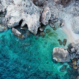 luca-cassani-kwShh0LgQik-unsplash